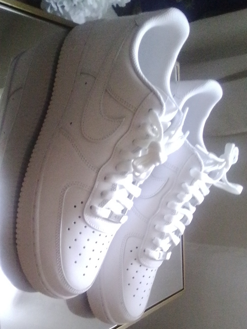 Men's White Low-Top Lace-Up Sneakers